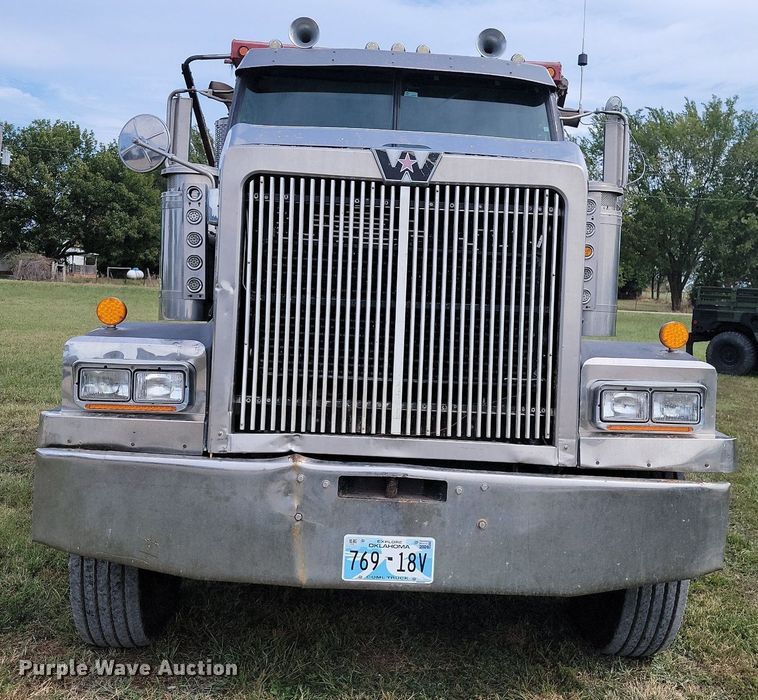 image for item JE9520 2000 Western star 4900 dump truck