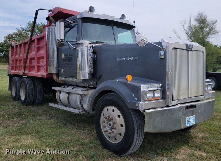image for item JE9520 2000 Western star 4900 dump truck