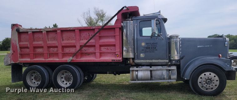 image for item JE9520 2000 Western star 4900 dump truck