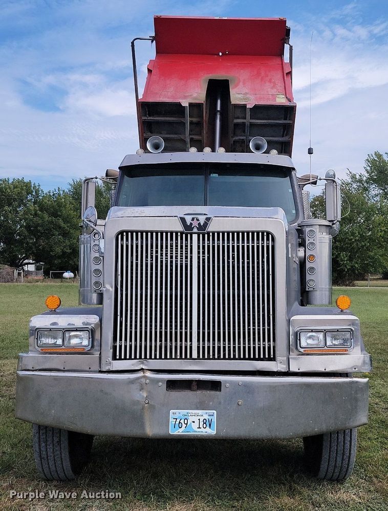 image for item JE9520 2000 Western star 4900 dump truck