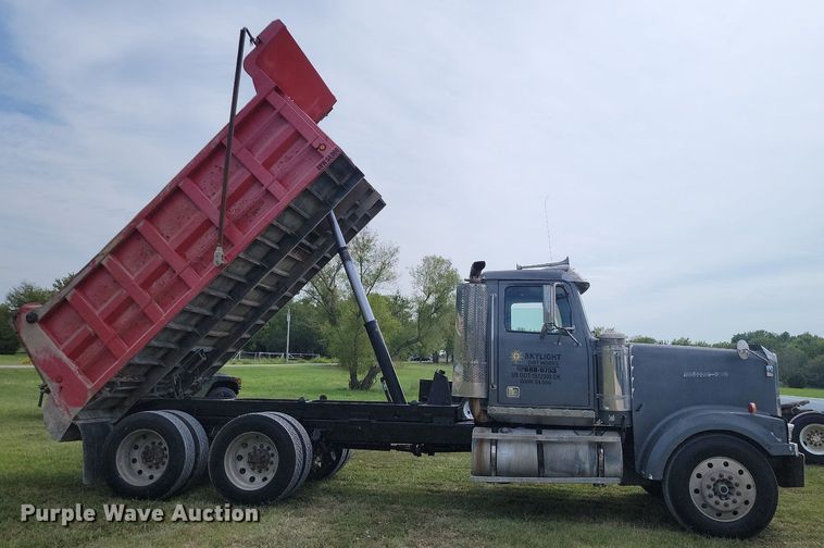 image for item JE9520 2000 Western star 4900 dump truck