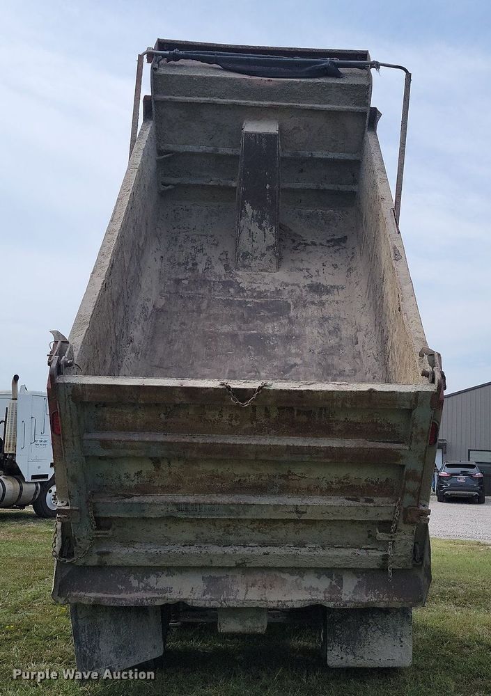 image for item JE9520 2000 Western star 4900 dump truck