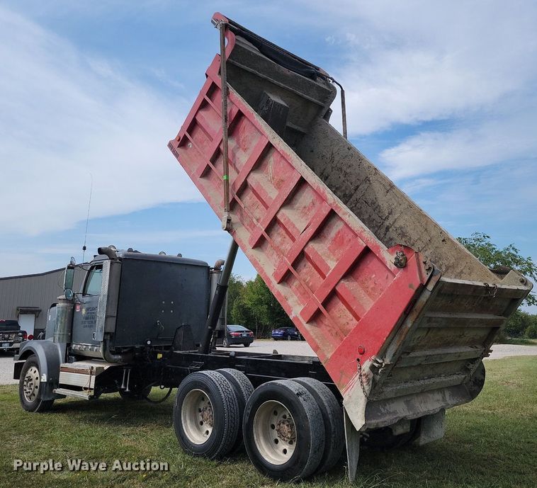 image for item JE9520 2000 Western star 4900 dump truck