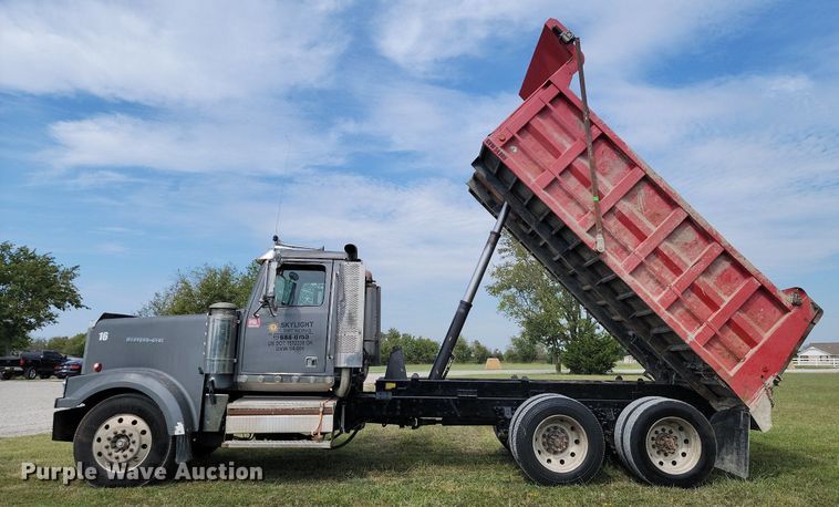 image for item JE9520 2000 Western star 4900 dump truck