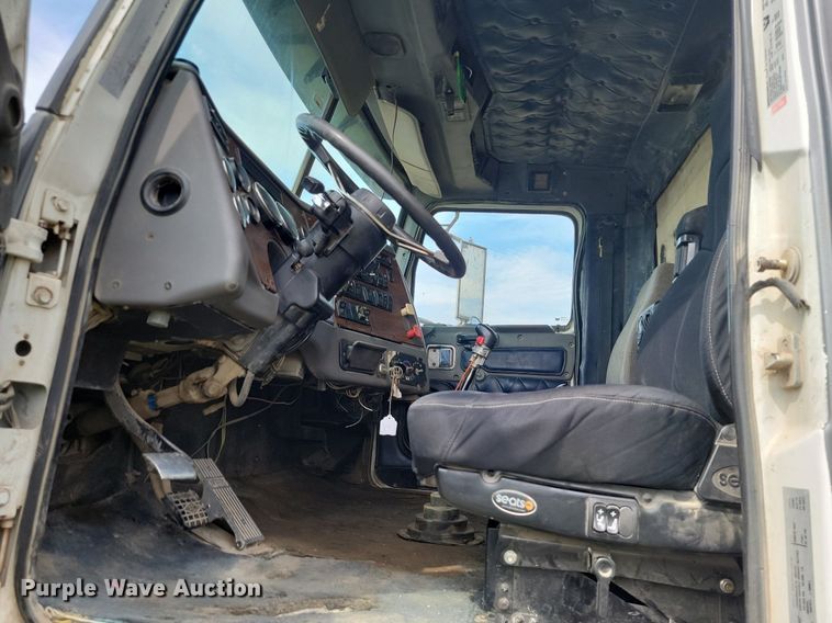 image for item JE9520 2000 Western star 4900 dump truck