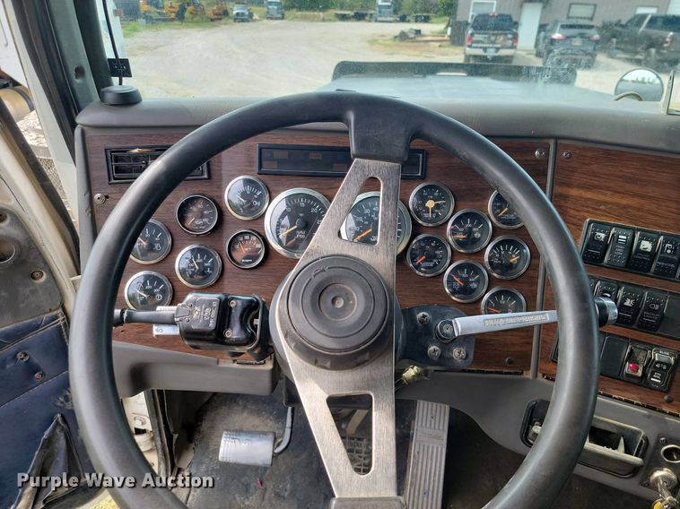 image for item JE9520 2000 Western star 4900 dump truck