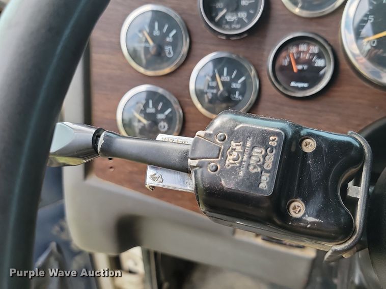 image for item JE9520 2000 Western star 4900 dump truck