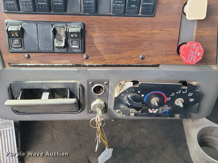 image for item JE9520 2000 Western star 4900 dump truck