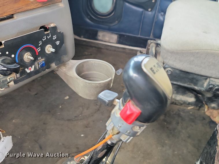 image for item JE9520 2000 Western star 4900 dump truck