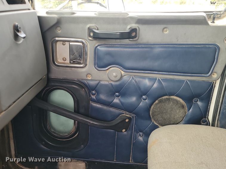 image for item JE9520 2000 Western star 4900 dump truck