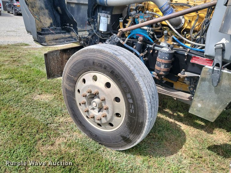 image for item JE9520 2000 Western star 4900 dump truck