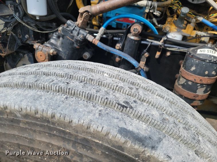 image for item JE9520 2000 Western star 4900 dump truck