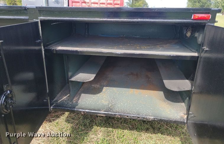 image for item JE9521 2001 International 4700  flatbed truck