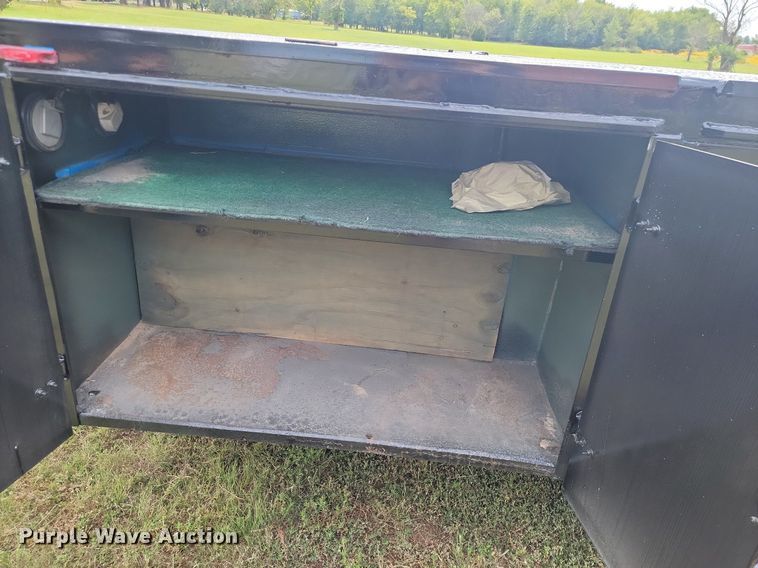 image for item JE9521 2001 International 4700  flatbed truck