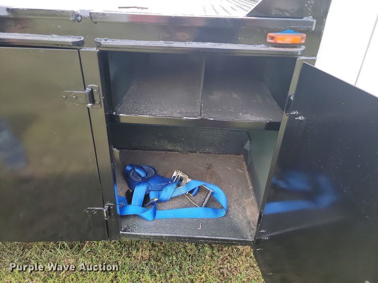 image for item JE9521 2001 International 4700  flatbed truck