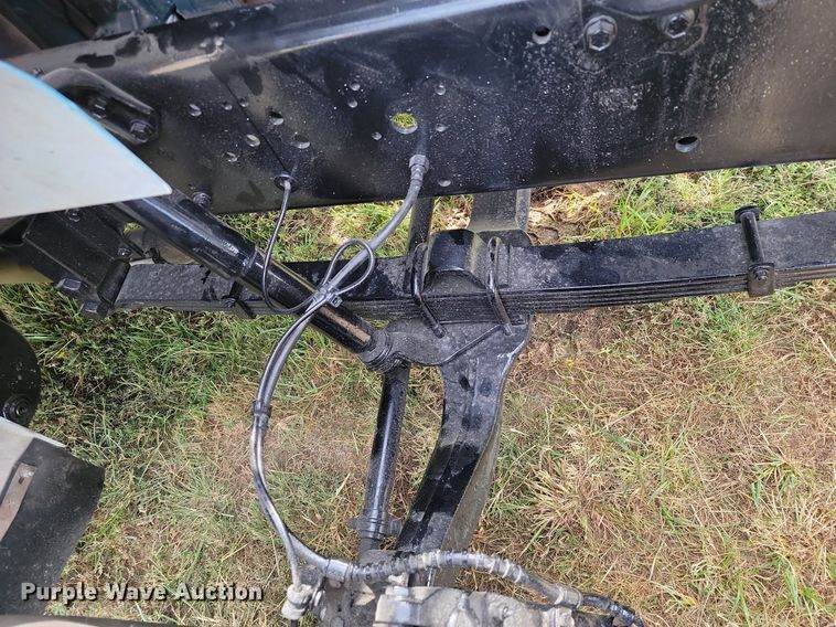 image for item JE9521 2001 International 4700  flatbed truck