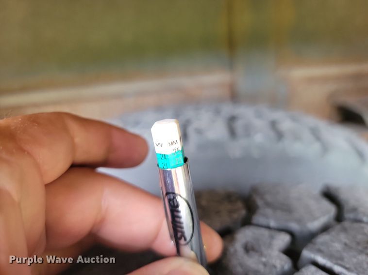 image for item JE9521 2001 International 4700  flatbed truck