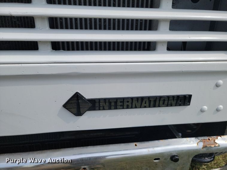 image for item JE9521 2001 International 4700  flatbed truck