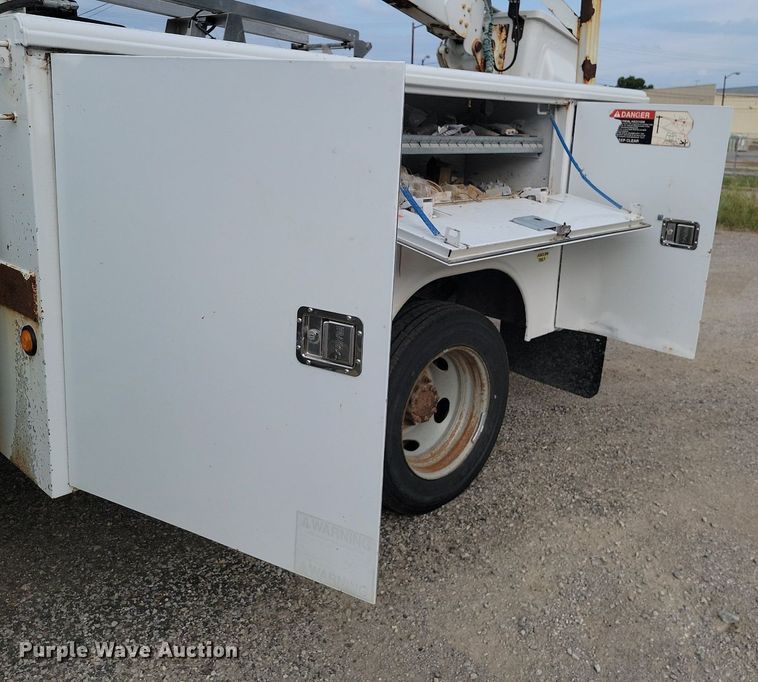 image for item JE9523 2009 Ford F450 Super Duty XL  bucket truck