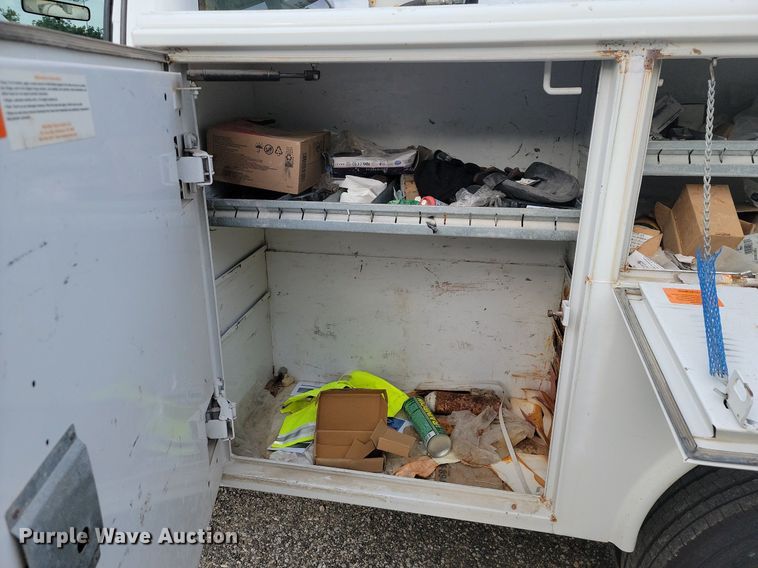 image for item JE9523 2009 Ford F450 Super Duty XL  bucket truck