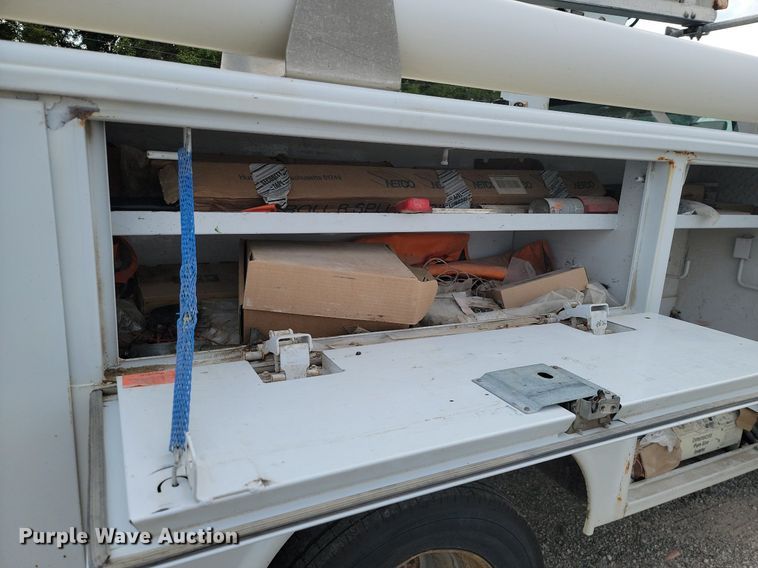 image for item JE9523 2009 Ford F450 Super Duty XL  bucket truck