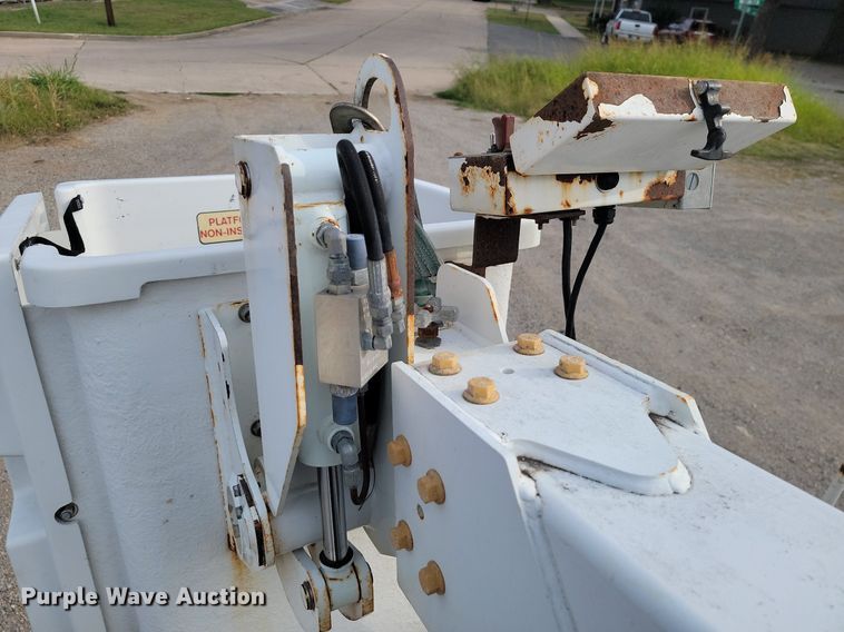 image for item JE9523 2009 Ford F450 Super Duty XL  bucket truck