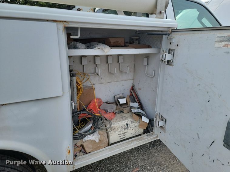 image for item JE9523 2009 Ford F450 Super Duty XL  bucket truck