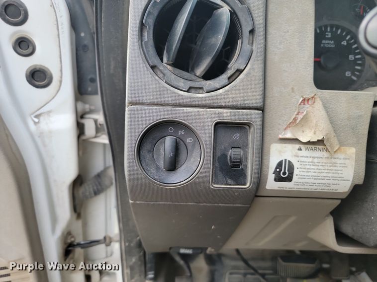 image for item JE9523 2009 Ford F450 Super Duty XL  bucket truck