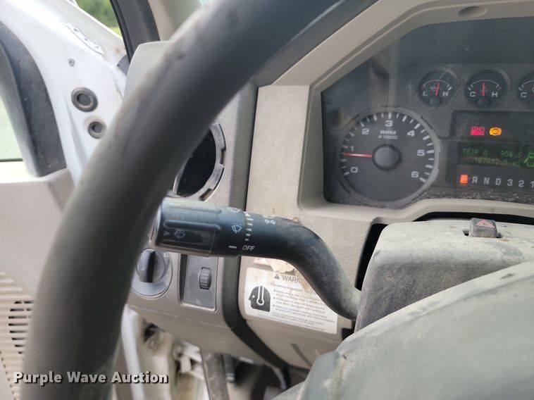 image for item JE9523 2009 Ford F450 Super Duty XL  bucket truck