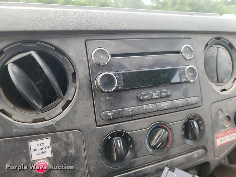 image for item JE9523 2009 Ford F450 Super Duty XL  bucket truck