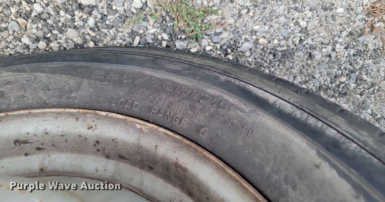 image for item JE9523 2009 Ford F450 Super Duty XL  bucket truck