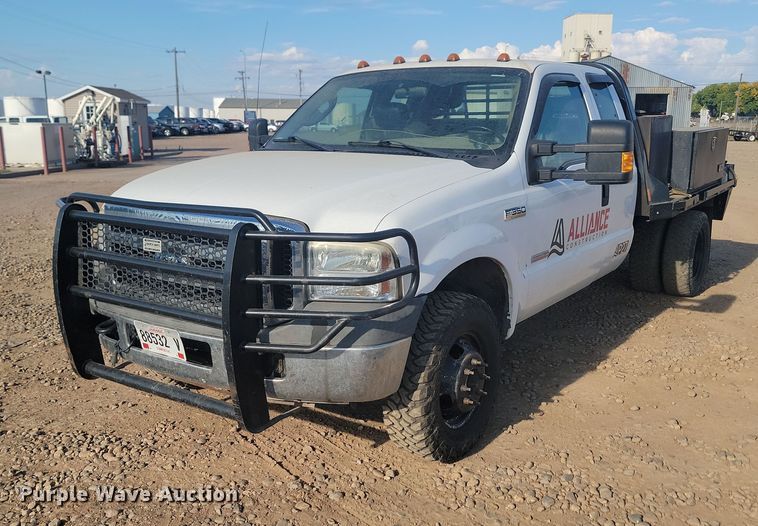 image for item JW9591 2006 Ford F350 Super Duty XLT  SuperCab flatbed pickup truck