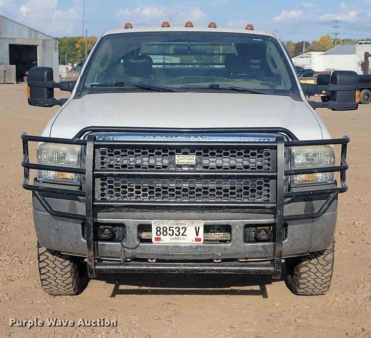 image for item JW9591 2006 Ford F350 Super Duty XLT  SuperCab flatbed pickup truck