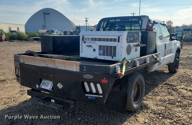 image for item JW9591 2006 Ford F350 Super Duty XLT  SuperCab flatbed pickup truck