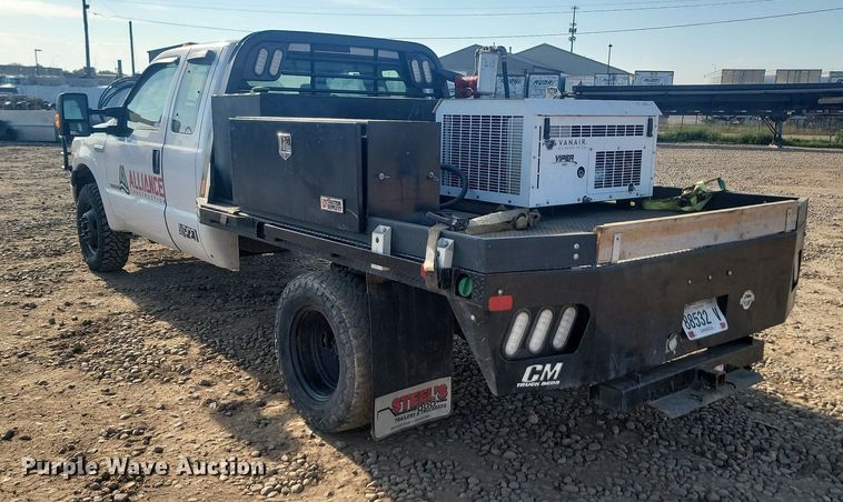 image for item JW9591 2006 Ford F350 Super Duty XLT  SuperCab flatbed pickup truck