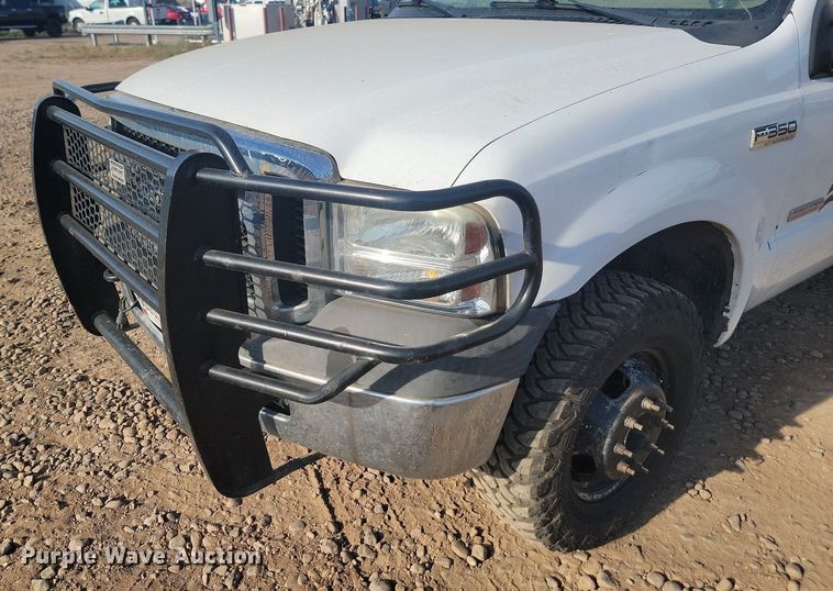 image for item JW9591 2006 Ford F350 Super Duty XLT  SuperCab flatbed pickup truck