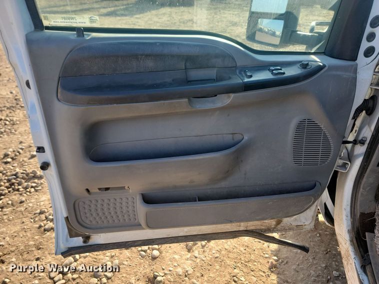 image for item JW9591 2006 Ford F350 Super Duty XLT  SuperCab flatbed pickup truck