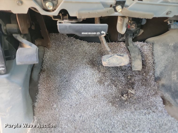 image for item JW9591 2006 Ford F350 Super Duty XLT  SuperCab flatbed pickup truck