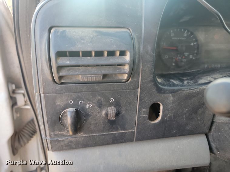 image for item JW9591 2006 Ford F350 Super Duty XLT  SuperCab flatbed pickup truck