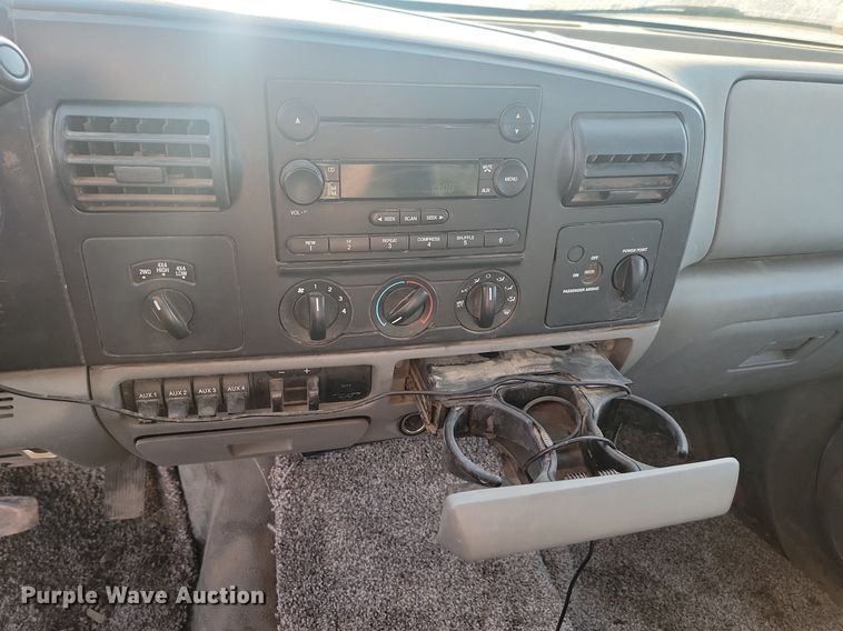 image for item JW9591 2006 Ford F350 Super Duty XLT  SuperCab flatbed pickup truck