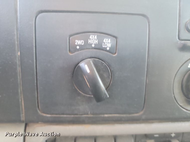 image for item JW9591 2006 Ford F350 Super Duty XLT  SuperCab flatbed pickup truck