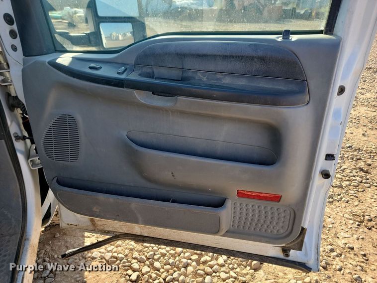 image for item JW9591 2006 Ford F350 Super Duty XLT  SuperCab flatbed pickup truck