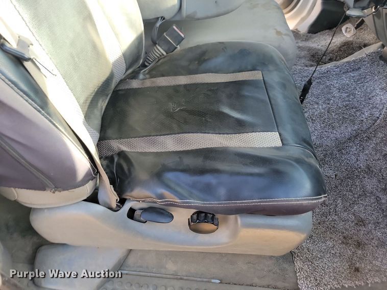 image for item JW9591 2006 Ford F350 Super Duty XLT  SuperCab flatbed pickup truck