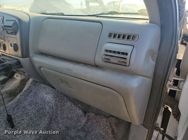 image for item JW9591 2006 Ford F350 Super Duty XLT  SuperCab flatbed pickup truck