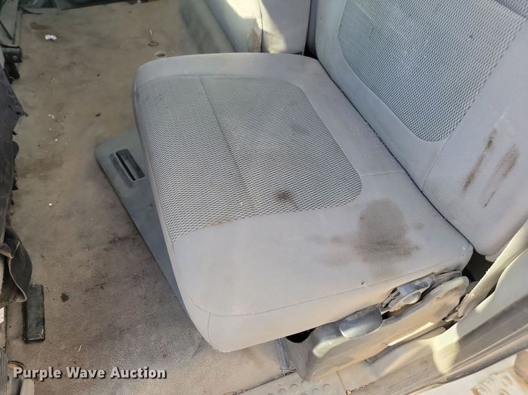 image for item JW9591 2006 Ford F350 Super Duty XLT  SuperCab flatbed pickup truck