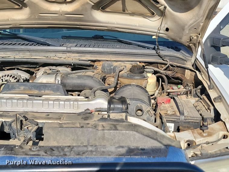 image for item JW9591 2006 Ford F350 Super Duty XLT  SuperCab flatbed pickup truck