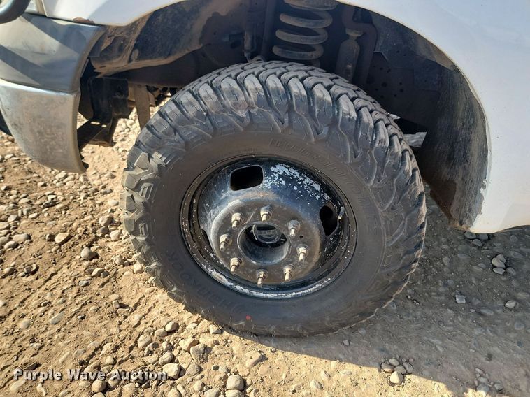 image for item JW9591 2006 Ford F350 Super Duty XLT  SuperCab flatbed pickup truck