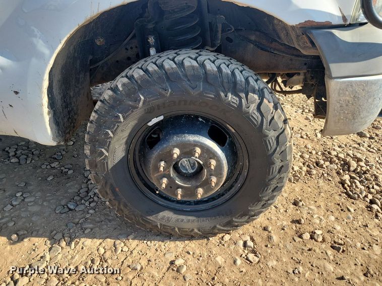 image for item JW9591 2006 Ford F350 Super Duty XLT  SuperCab flatbed pickup truck