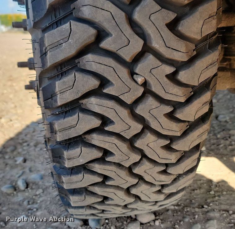 image for item JW9591 2006 Ford F350 Super Duty XLT  SuperCab flatbed pickup truck