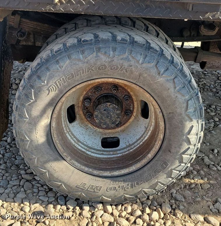 image for item JW9591 2006 Ford F350 Super Duty XLT  SuperCab flatbed pickup truck